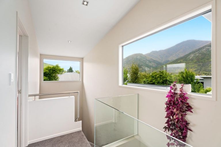 Photo of property in 3 Rere Road, Lake Hayes, Queenstown, 9304