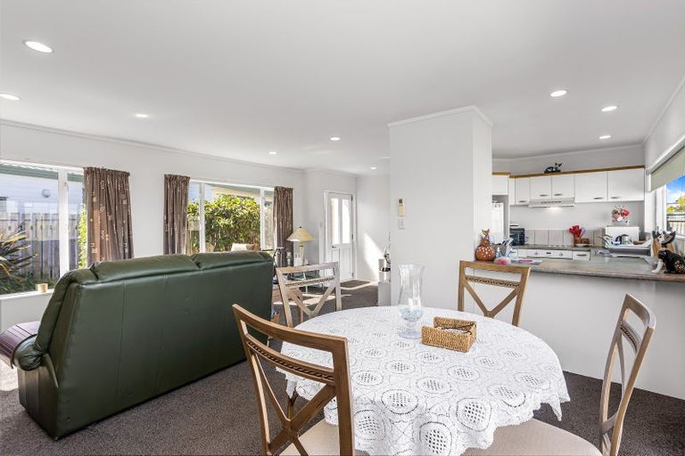 Photo of property in 2/10 Ross Crescent, Orewa, 0931