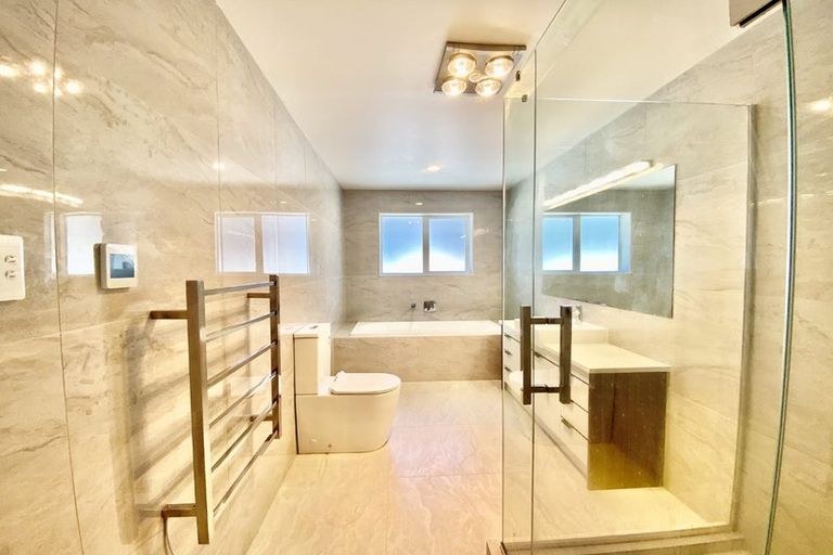 Photo of property in 70 Donegal Park Drive, Flat Bush, Auckland, 2019