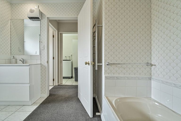 Photo of property in 1/217 Mcleod Street, Camberley, Hastings, 4120