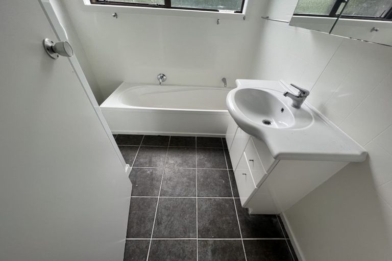 Photo of property in 18 Panzic Place, Glen Eden, Auckland, 0602