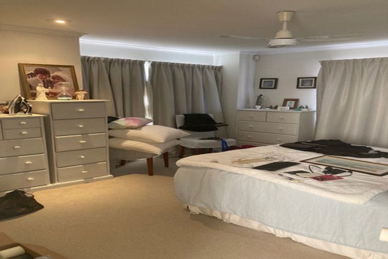 Photo of property in 1/18 Holdaway Avenue, Northcote, Auckland, 0627