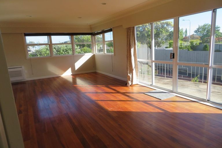 Photo of property in 1/16 Bradbury Road, Botany Downs, Auckland, 2010