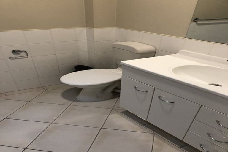 Photo of property in 3 Barnea Circle, Glen Eden, Auckland, 0602