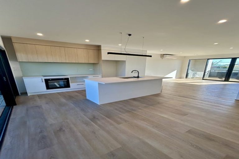 Photo of property in 15 Tiraumea Drive, Pakuranga, Auckland, 2010