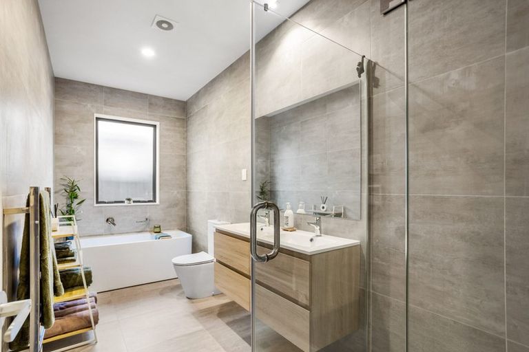 Photo of property in 29 Lumbarda Drive, Kumeu, 0810