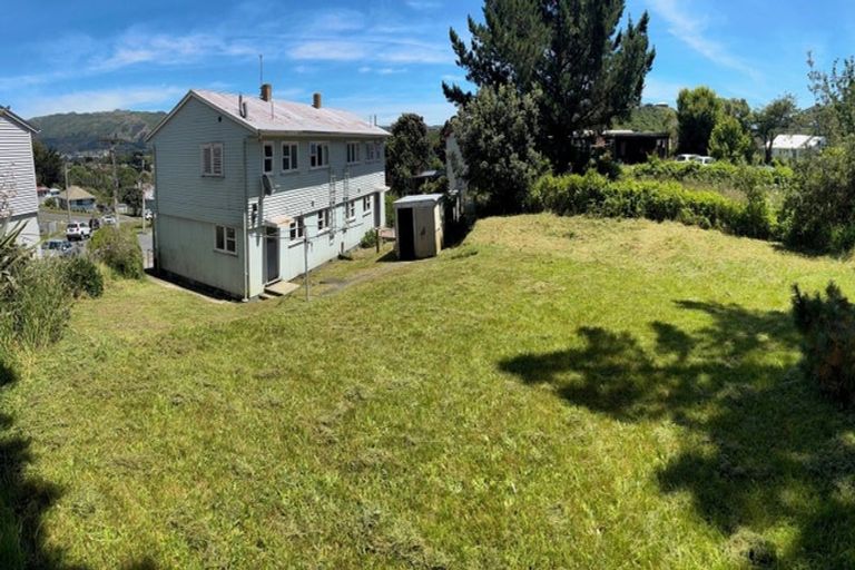 Photo of property in 7a-7b Devon Place, Cannons Creek, Porirua, 5024