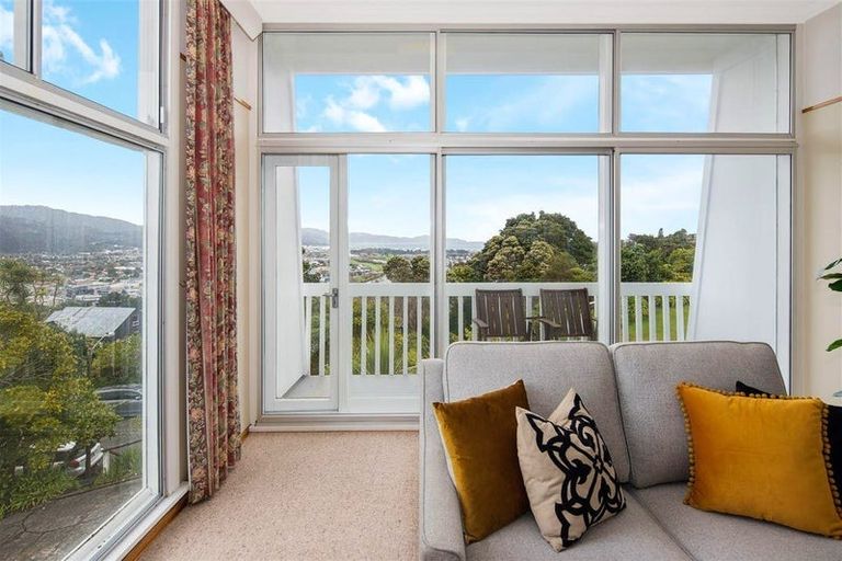 Photo of property in 28 City View Grove, Harbour View, Lower Hutt, 5010