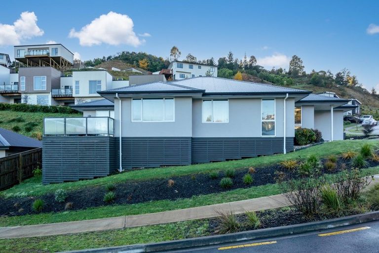 Photo of property in 2 Olivias Place, Stoke, Nelson, 7011