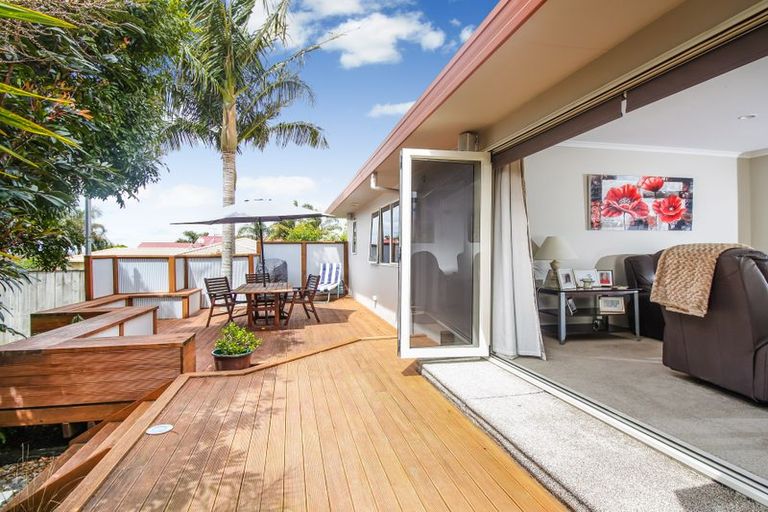 Photo of property in 13 Bridgehead Cove, West Harbour, Auckland, 0618