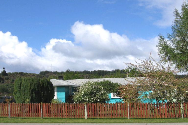 Photo of property in 4 Blake Road, Waitahanui, Taupo, 3378