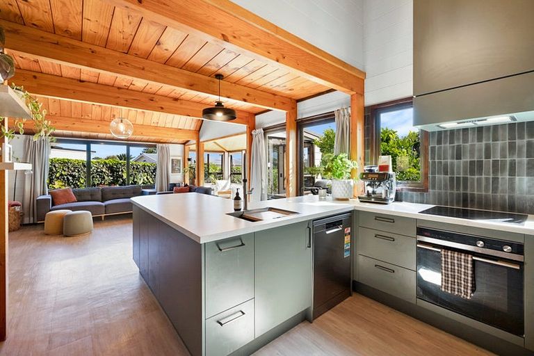 Photo of property in 21 Rata Street, Upper Vogeltown, New Plymouth, 4310