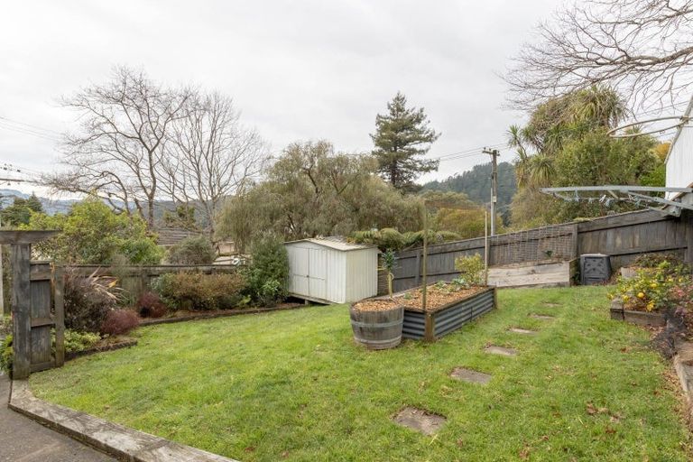 Photo of property in 124 Wyndham Road, Pinehaven, Upper Hutt, 5019