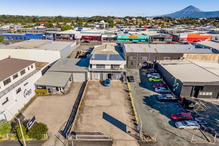 Photo of property in 138 Molesworth Street, New Plymouth, 4312