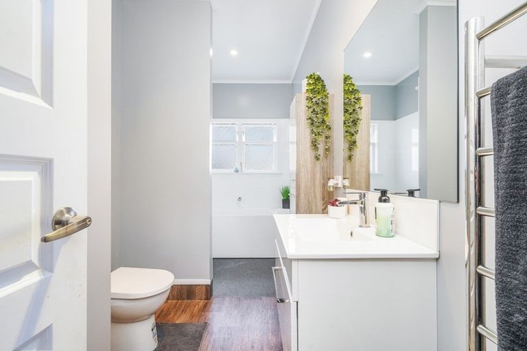 Photo of property in 76 Forest Lake Road, Forest Lake, Hamilton, 3200