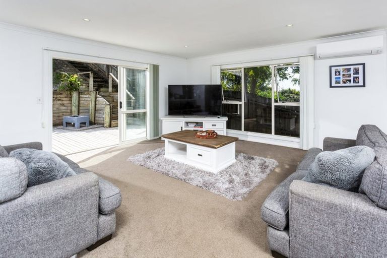 Photo of property in 9 Falstone Lane, Browns Bay, Auckland, 0630