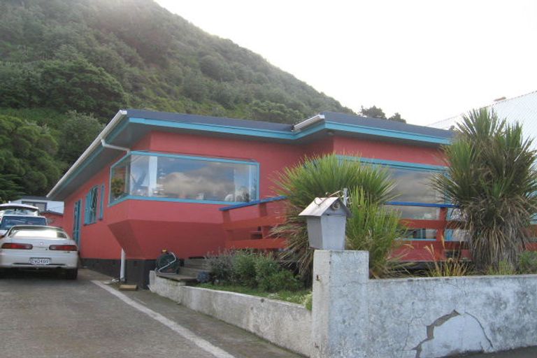 Photo of property in 134 Breaker Bay Road, Breaker Bay, Wellington, 6022