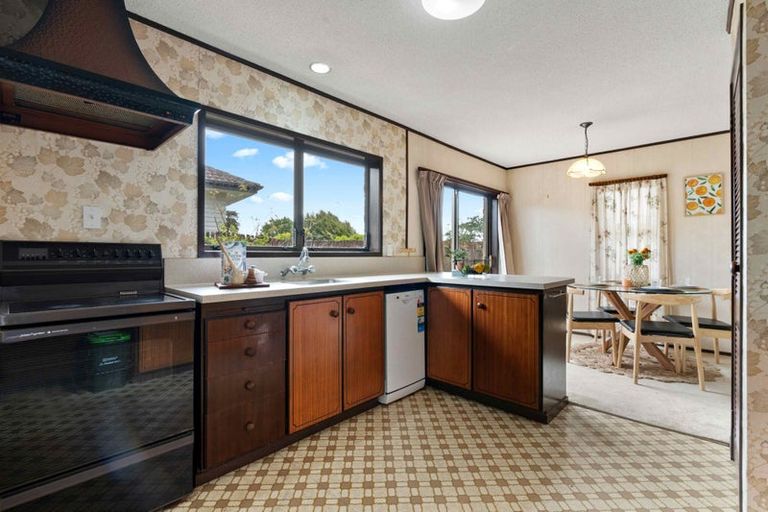 Photo of property in 30 Gibbons Road, Weymouth, Auckland, 2103