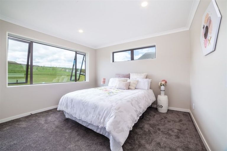 Photo of property in 17 Tawatawa Street, Long Bay, Auckland, 0630