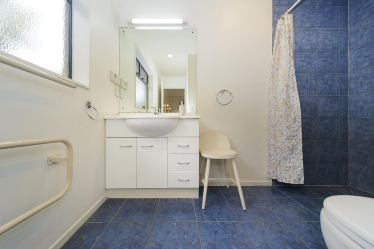 Photo of property in 24 Clearview Drive, Milson, Palmerston North, 4414