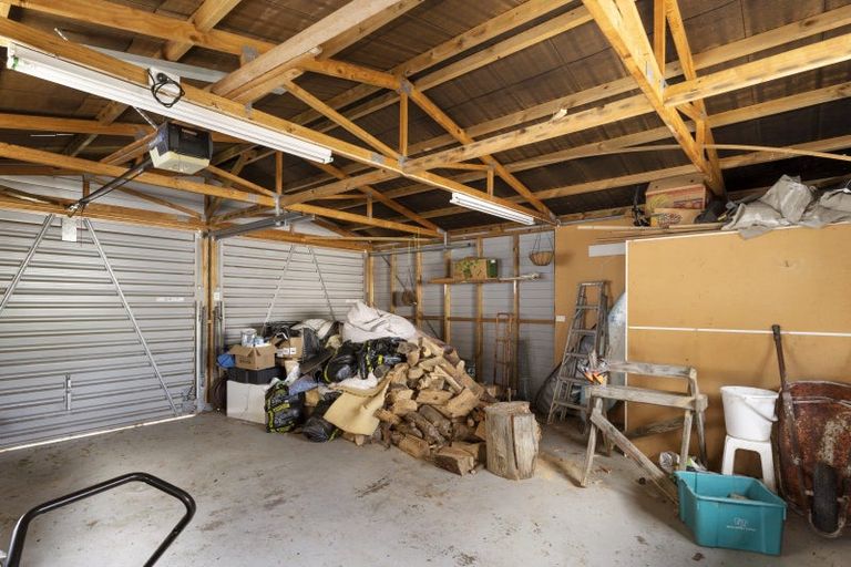 Photo of property in 16 Wairau Road, Picton, 7220