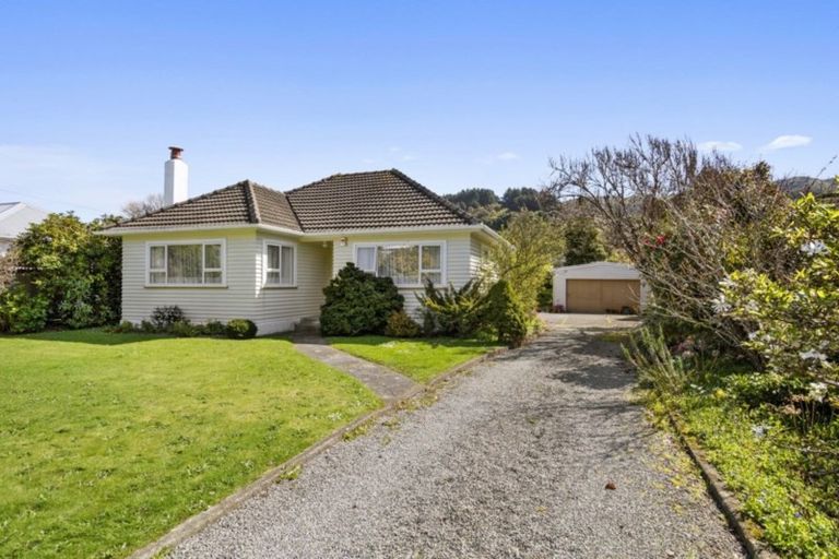 Photo of property in 23 Findlay Street, Tawa, Wellington, 5028