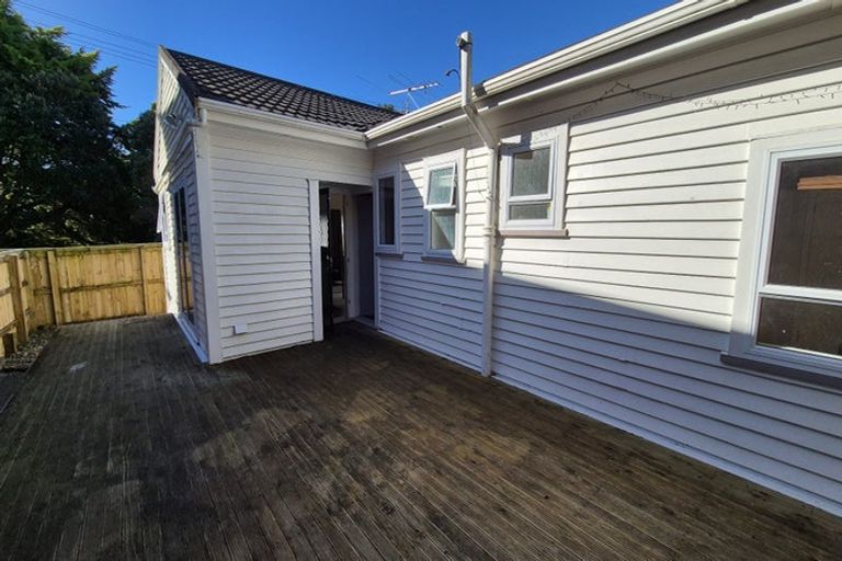 Photo of property in 22 Hampton Hill Road, Tawa, Wellington, 5028