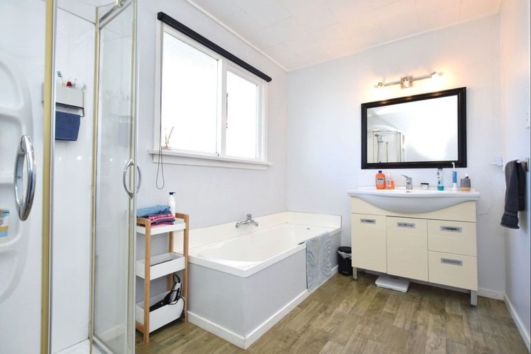 Photo of property in 28 Great North Road, Winton, 9720