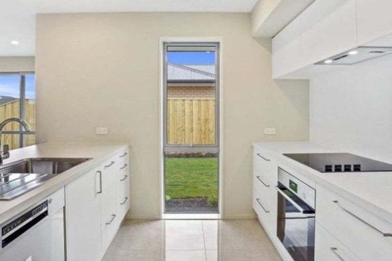 Photo of property in 73 Hilton Drive, Amberley, 7410