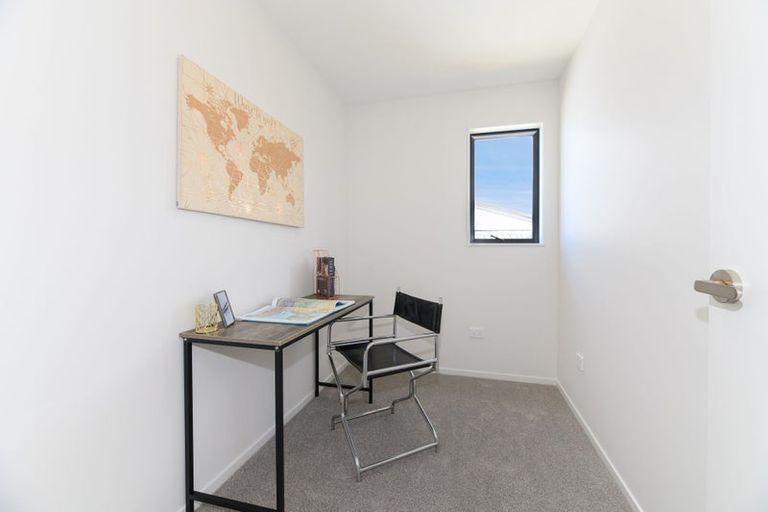 Photo of property in 51b Crestview Rise, Papakura, 2110