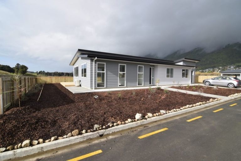 Photo of property in 3 Tapuhikura Street, Waikanae, 5036
