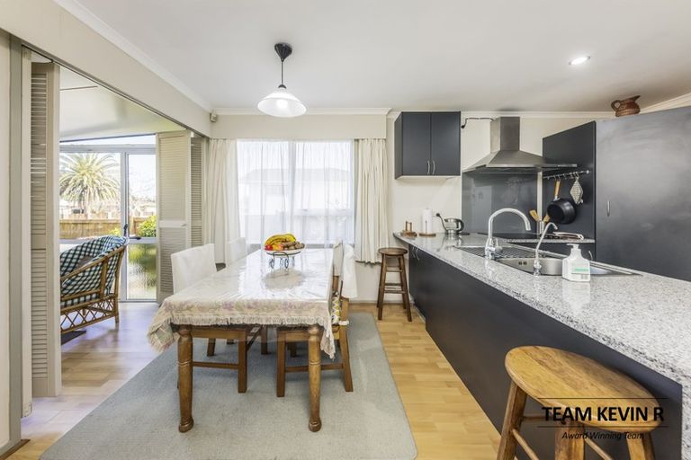 Photo of property in 34 Marvon Downs Avenue, Pakuranga Heights, Auckland, 2010