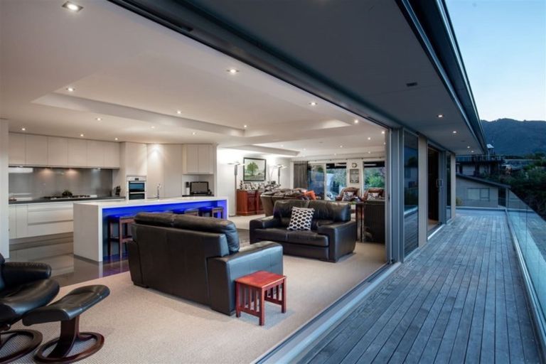 Photo of property in 26 Russell Street, Picton, 7220