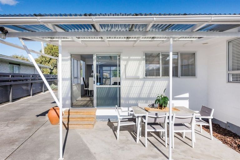 Photo of property in 17 Palliser Place, Milson, Palmerston North, 4414