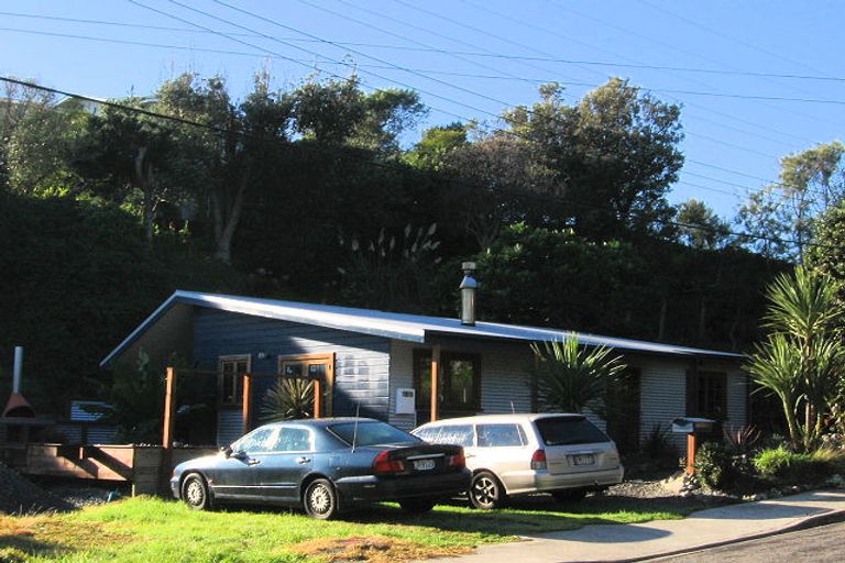 Photo of property in 5 Flaxmere Street, Waikanae Beach, Waikanae, 5036