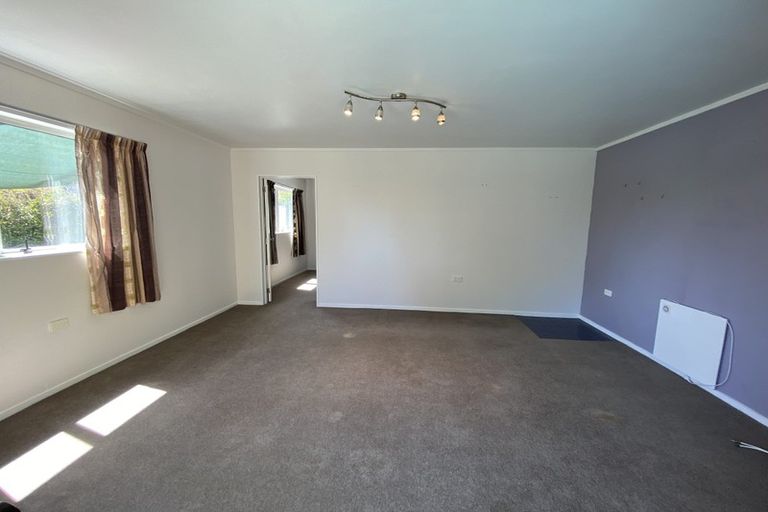 Photo of property in 41 Cron Avenue, Te Atatu South, Auckland, 0610