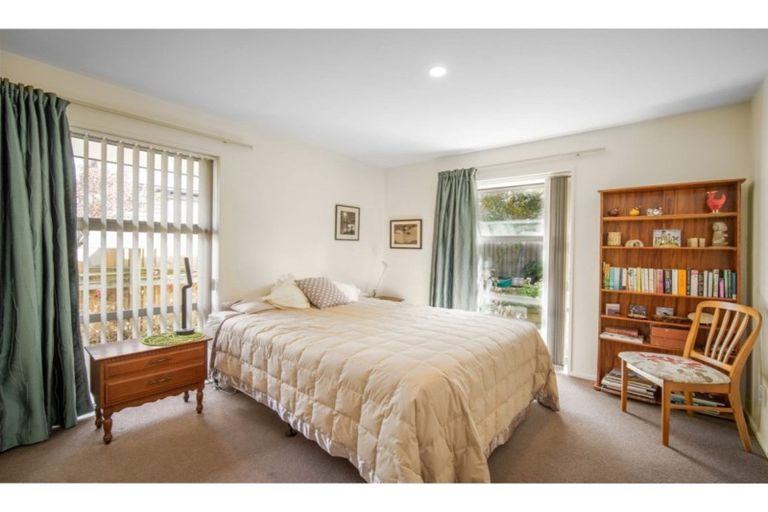 Photo of property in 4 The Oval, Hillmorton, Christchurch, 8024