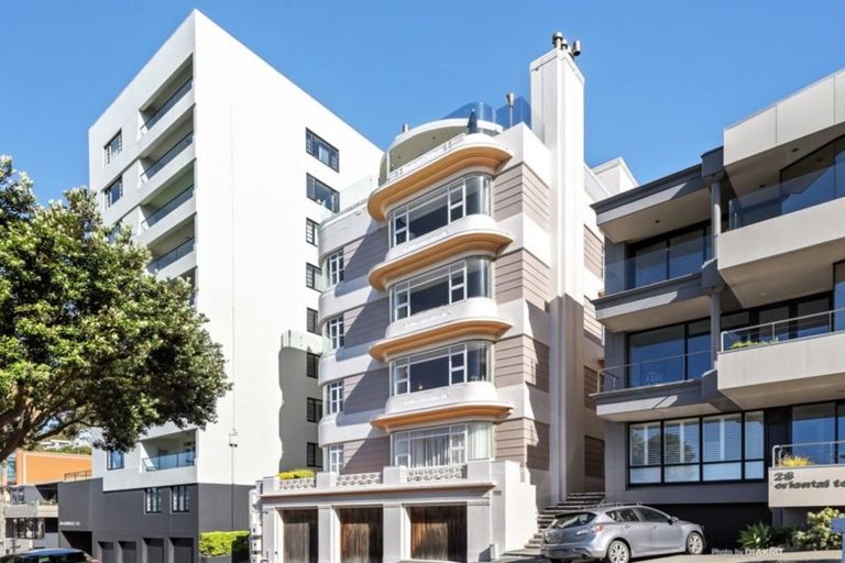 Photo of property in Anscombe Apartments, 212 Oriental Parade, Oriental Bay, Wellington, 6011