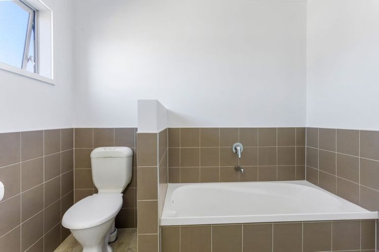 Photo of property in 418a Old Te Atatu Road, Te Atatu Peninsula, Auckland, 0610