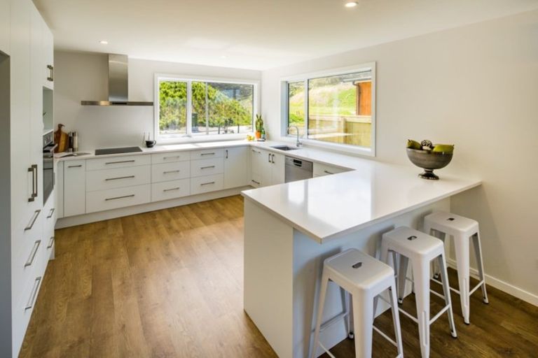 Photo of property in 92 Silverstream Road, Crofton Downs, Wellington, 6035