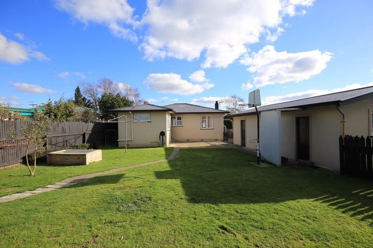 Photo of property in 15 Waterloo Crescent, Hokowhitu, Palmerston North, 4410