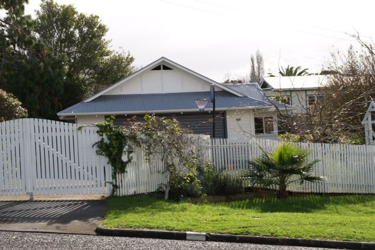 Photo of property in 78 Churchill Road, Cockle Bay, Auckland, 2014