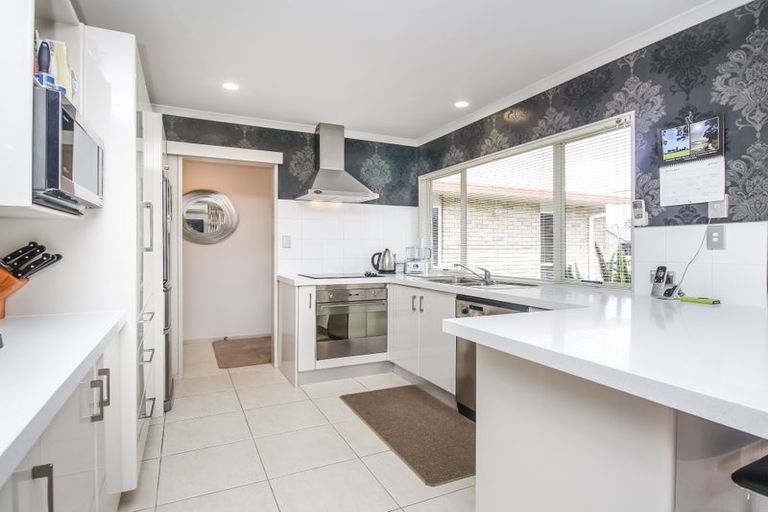 Photo of property in 13 Bridgehead Cove, West Harbour, Auckland, 0618