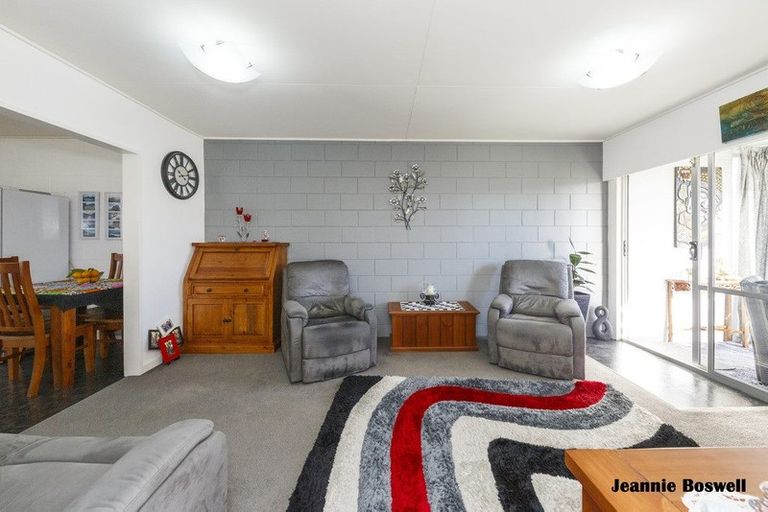 Photo of property in 16 Carow Street, Palmerston North, 4410