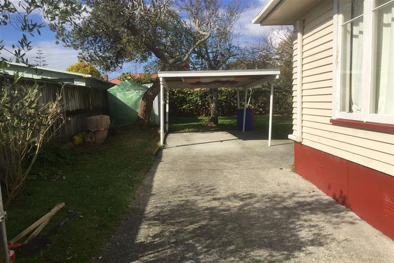 Photo of property in 6 Stephen Avenue, Henderson, Auckland, 0610
