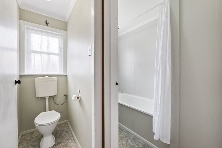 Photo of property in 4 Holford Street, Westown, New Plymouth, 4310