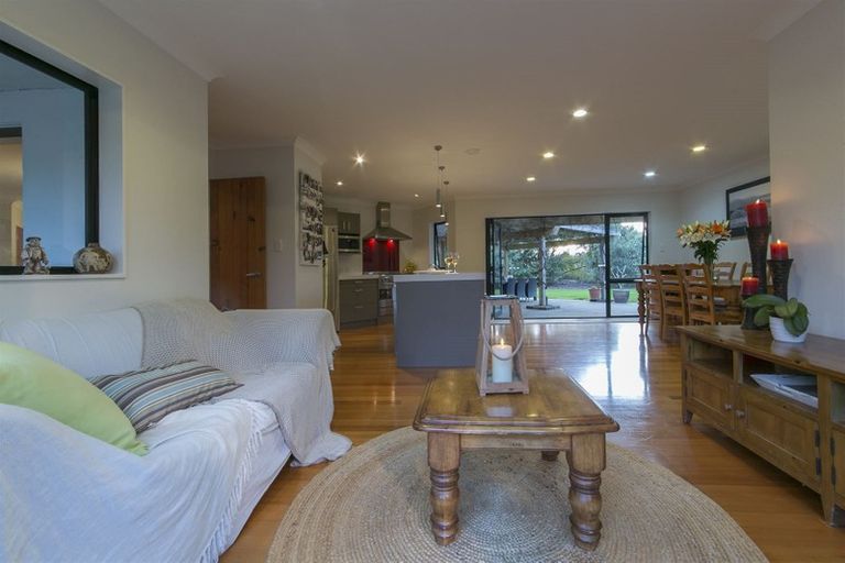 Photo of property in 210 Oraha Road, Kumeu, 0892