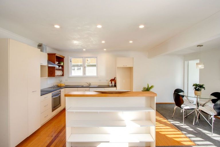 Photo of property in 11 Hammond Road, Taradale, Napier, 4112