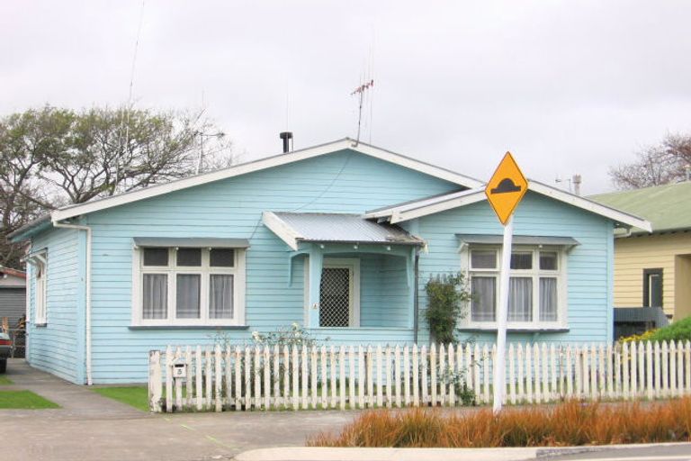 Photo of property in 5 Oxford Street, Hokowhitu, Palmerston North, 4410