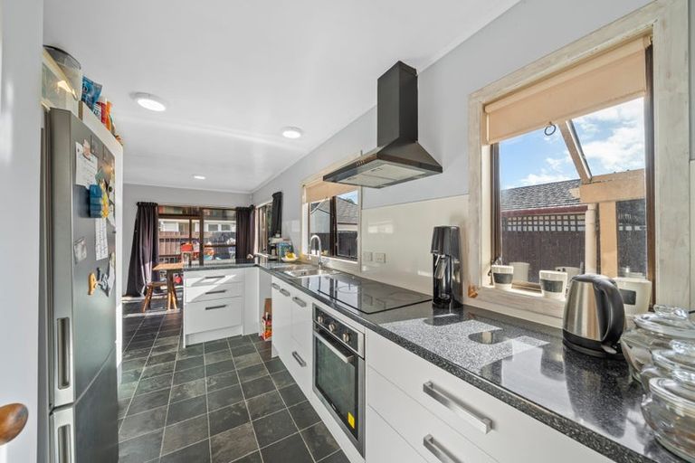 Photo of property in 2/52 Athlone Crescent, Avalon, Lower Hutt, 5011